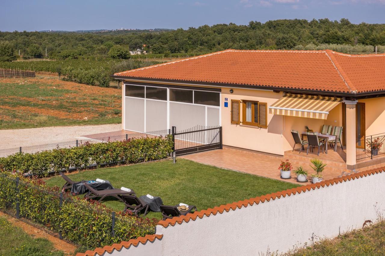 Villa Gracia Sveti Lovrec Pazenaticki Exterior photo